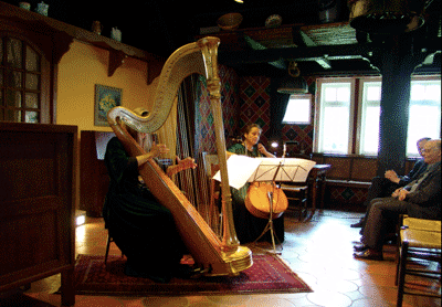 Harfe im Meyerhof